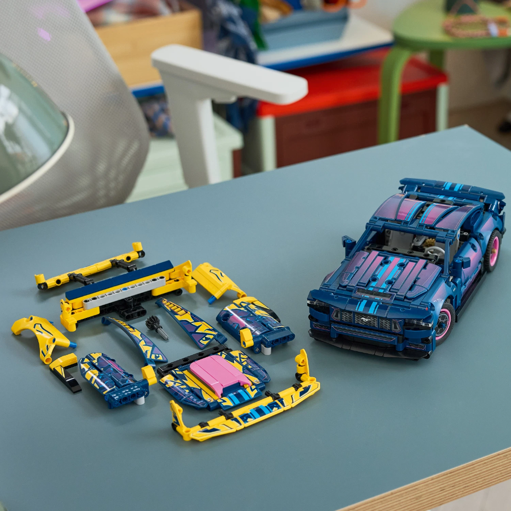LEGO TECHNIC - Auto Custom Ford Mustang GT da garage 42236 