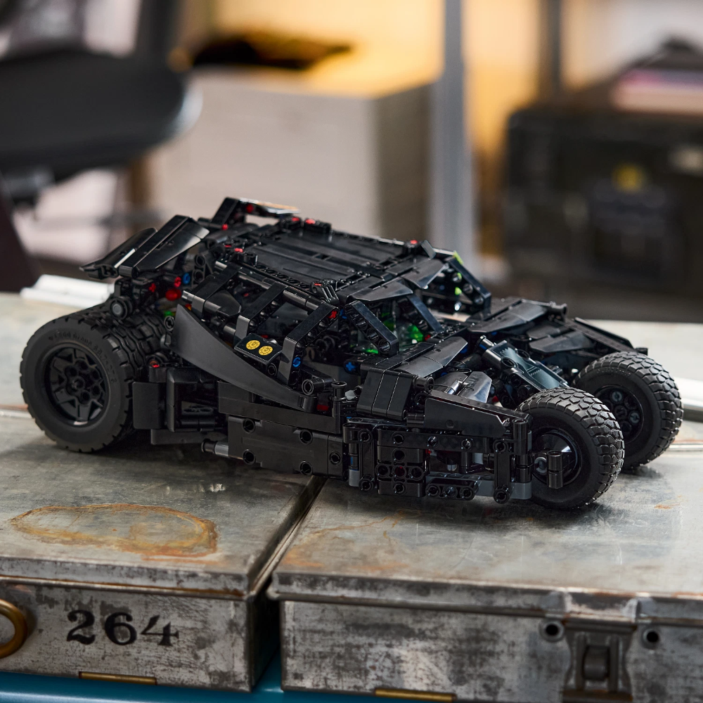 LEGO TECHNIC - Batmobile™ Tumbler 42239 