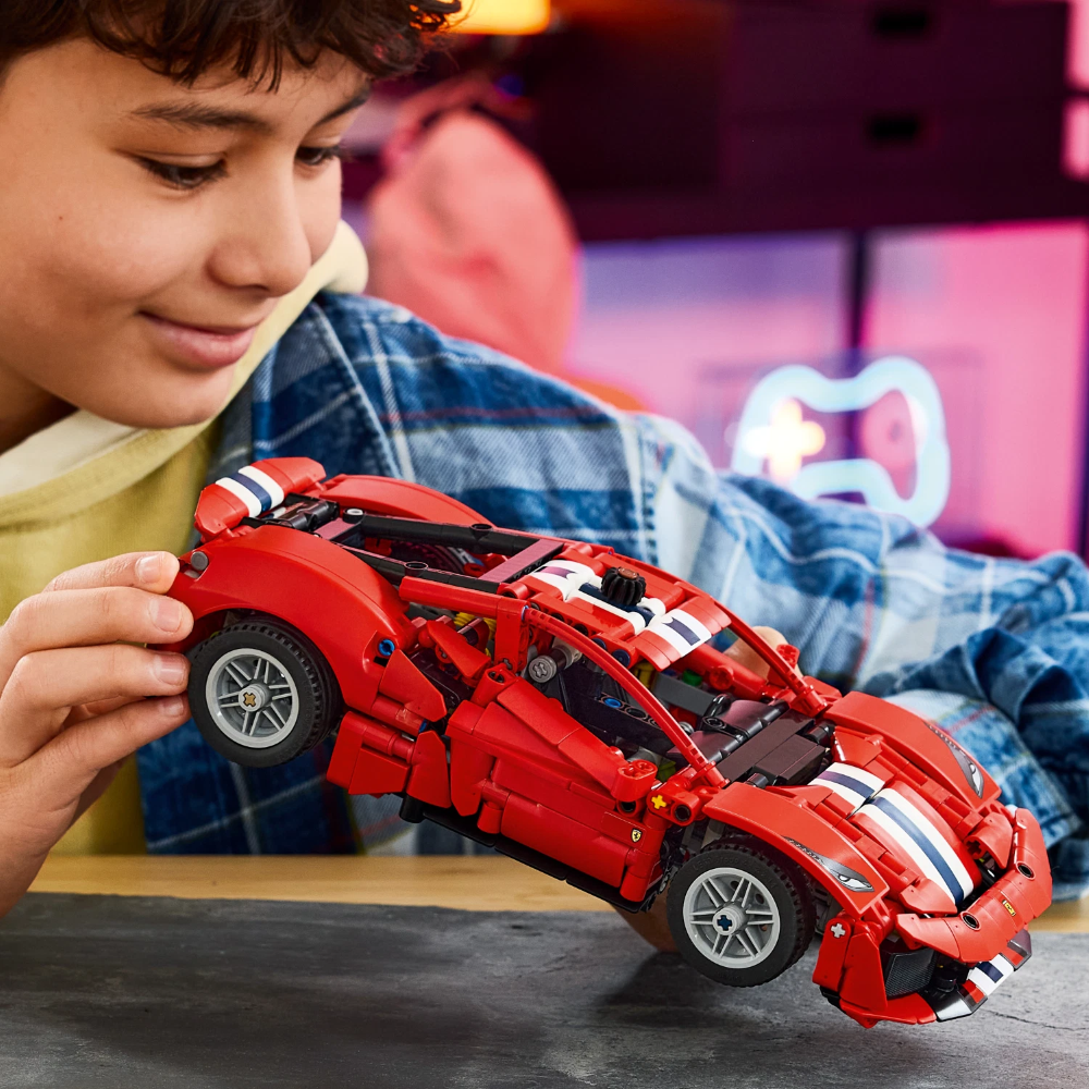 LEGO TECHNIC - Ferrari 488 PISTA Car 42235 